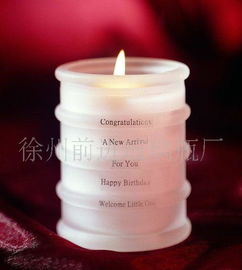 匠心獨(dú)具 紅藍(lán)黃透明玻璃花瓶與工藝瓶全解析，附白酒瓶選購(gòu)指南